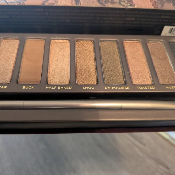 Urban Decay Eyeshadow Palette — Brown, Gold & Bronze Shades - Picture 4 of 5